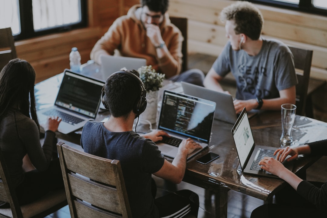Mejora la gestión empresarial con Gorila Software y Laravel